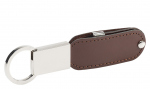 USB personalizados de cuero ecologico marrón con un anillo práctico de metal